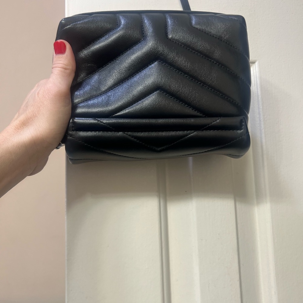 Saint Laurent Black Chevron Quilted Leather Shoulder Bag with Silver YSL Logo - - Picture 4 of 8